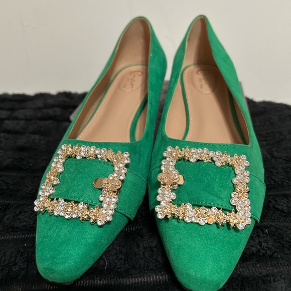C Est. 1946 Shoes - NWT Chic Green Flats with Gold Detailing